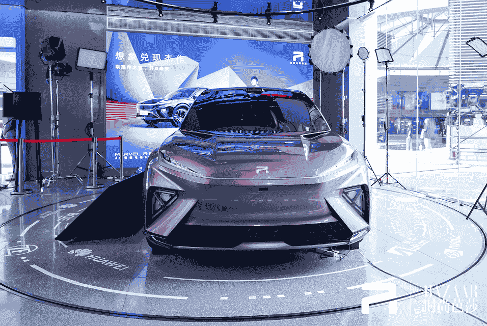 當(dāng)科技遇見時尚 R汽車、時尚芭莎聯(lián)袂打造“玫瑰之夜”